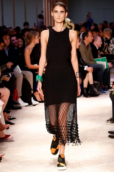Look 10